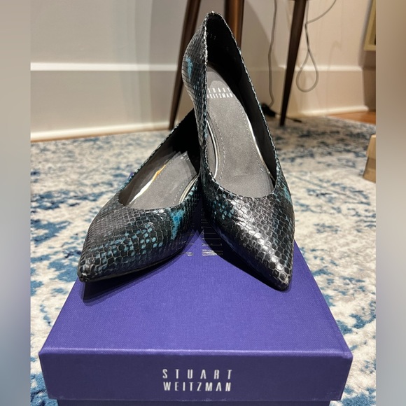 Beautiful sea painted python color, Stuart Weitzman shoes , size 5 - Picture 7 of 9